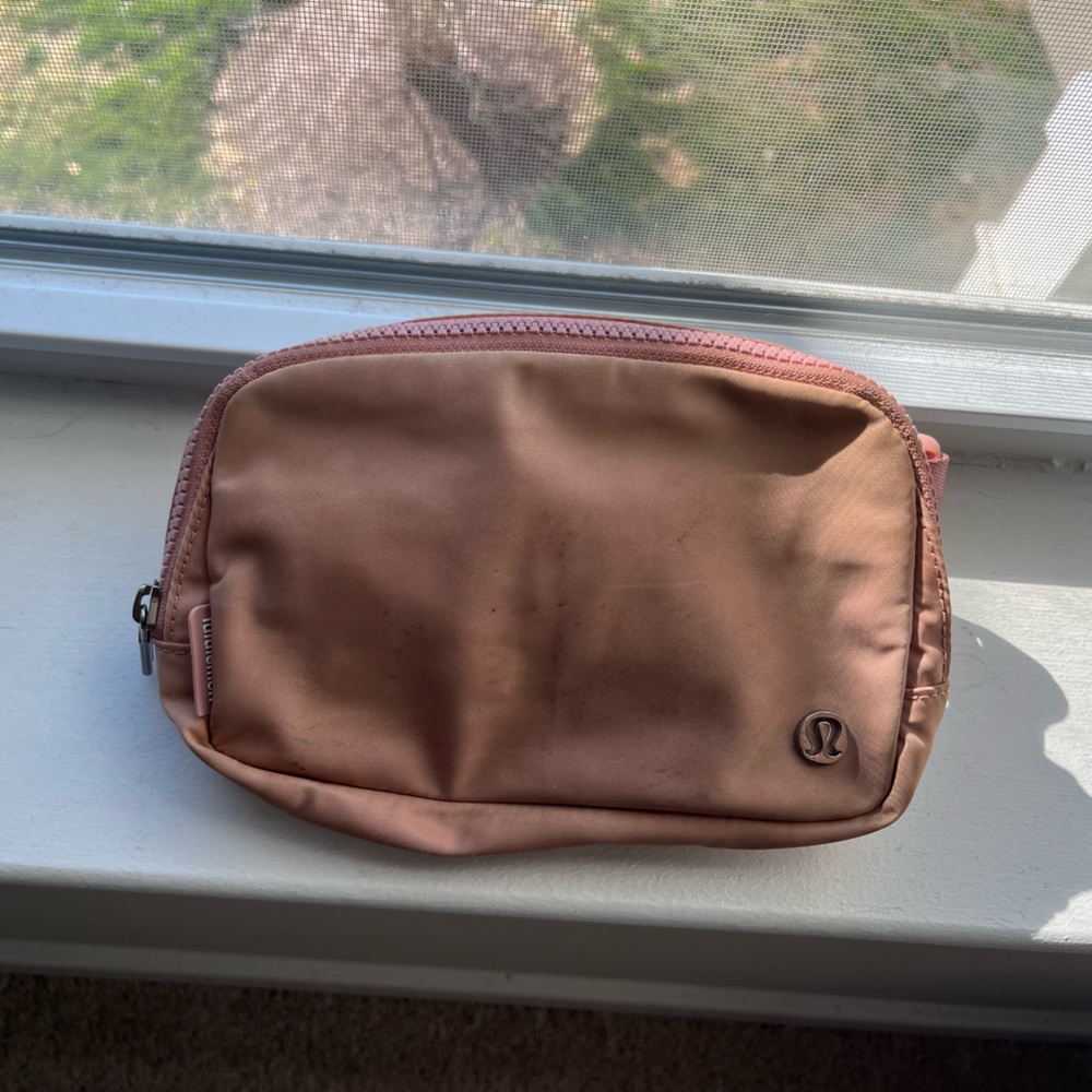 lululemon athletica small pink makeup pouch